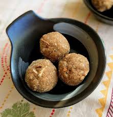 Whole Wheat Atta Ladoo (With & Without Gond)