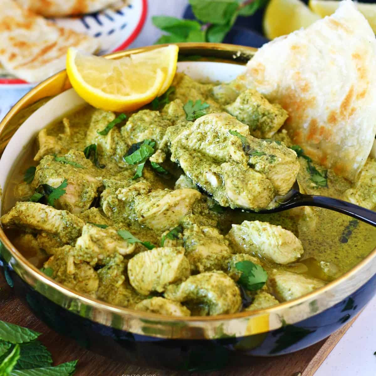 Green herb marinated chicken curry